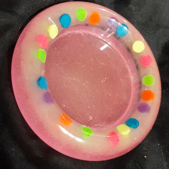 UV glow/glow in the dark resin ashtray - Picture 4 of 4